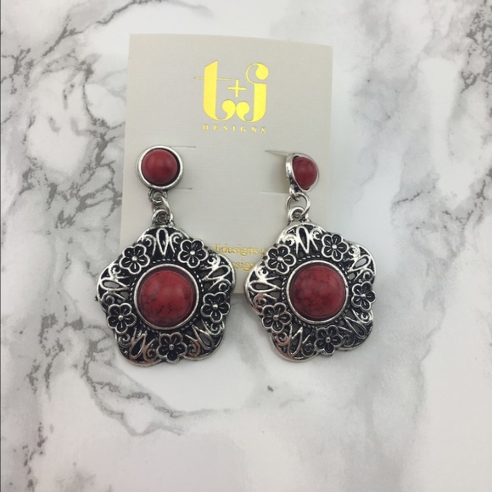 🔴 3 for $25 🔴 Red Stone Flower Earrings
